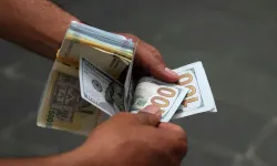 İran'da dolar serbest piyasada tarihinin en yüksek seviyesine çıktı