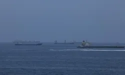 İran'da Meclis komisyonu, Hürmüz Boğazı'ndan geçen gemilerden ücret alınmasını öngören maddeyi kabul etti