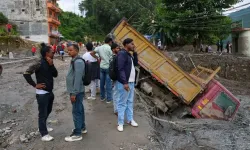 Nepal'deki selde hayatını kaybedenlerin sayısı 734'e yükseldi