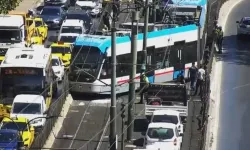Beyoğlu'nda tramvay raydan çıktı