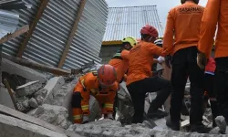 Endonezya'da 7,7 büyüklüğündeki depremde can kaybı 71'e yükseldi