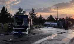 Kayseri'de yolcu otobüsü ile yakıt taşıyan tankerin çarpıştığı kazada 35 kişi yaralandı