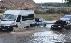 Adana'da sağanak ve şiddetli rüzgar etkili oldu