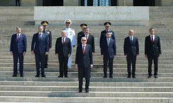 Cumhurbaşkanı Erdoğan başkanlığındaki YAŞ üyeleri Anıtkabir'i ziyaret etti