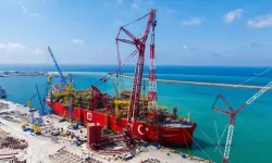 Osman Gazi Yüzer Üretim Platformu Karadeniz'de göreve bir adım daha yaklaştı