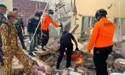 Endonezya'da 7,7 büyüklüğündeki depremde can kaybı 53'e çıktı