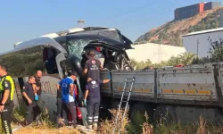 Muğla'da yolcu otobüsü ile tırın çarpıştığı kazada 2 kişi öldü, 18 kişi yaralandı