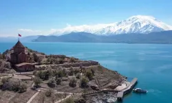 Van ile Bitlis sınırlarındaki alan "Van Gölü Deveboynu Yarımadası Milli Parkı" ilan edildi
