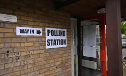 İngiltere'de aşırı sağcı Reform UK lideri Farage'dan boşalan milletvekilliği koltuğu için seçim başladı