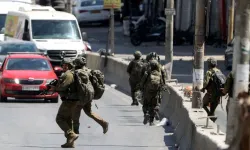 İsrail ordusunun Doğu Kudüs'teki Kalendiya Mülteci Kampı'ndaki baskını ikinci gününde sürüyor