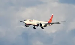 Hindistan merkezli hava yolu şirketi Air India uçağının türbülansa girmesi sonucu 14 kişi yaralandı