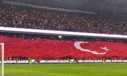 Kocaeli’de milli maç öncesi dev Türk bayrağı açıldı