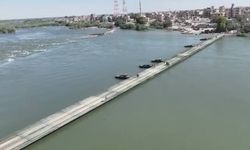 Mehmetçik, Suriye'de Fırat Nehri üzerine yüzer köprü kurdu