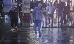 Ankara'da gök gürültülü sağanak etkili oldu