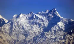 Himalayalar alarm veriyor: Buzulların erimesi yüzde 65 hızlandı!