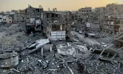 Gazzeliler, saldırılarda hasar gören evlerde yaşam mücadelesi veriyor