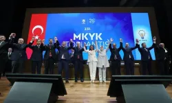 Cumhurbaşkanı Erdoğan, AK Parti'ye katılan belediye başkanlarına rozetlerini taktı!