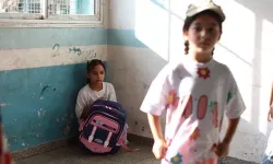 Gazze’de çocuklar 3 yıl sonra yeniden ders başı yaptı: “Okumak istiyoruz”
