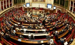 Fransa’da merkez sağ, Senato’daki çoğunluğunu korudu