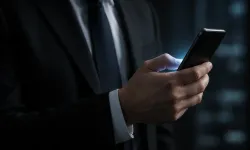 Telefonunda casus yazılım tespit edilen Yunan siyasetçi harekete geçti!