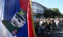 Mladic’in cenaze töreninde tepki çeken görüntüler: BM harekete geçti