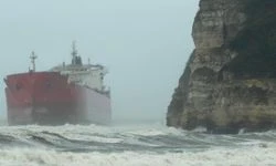 Çatalca'da gemi karaya oturdu