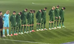 İrlanda milli takım oyuncuları İsrail ile oynanan ikinci maçta başlarını tekrar öne eğdi!