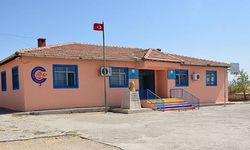 Silopi’de öğretmenler köy okulunun dış cephesini kendi imkânlarıyla boyadı