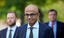 Nadella: Süper zekâ sistemlerine “kapalı kutu” muamelesi yapılamaz, acil fren mekanizması şart