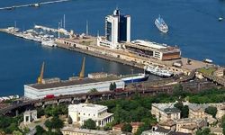 Rusya: Odessa'da askeri hedefleri ve bir yük gemisini vurduk