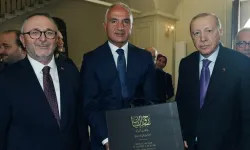 Bakan Ersoy'dan Erdoğan'a takdim ettiği Bursevi tefsiri paylaşımı