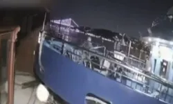 Üsküdar’da yolcu vapuru tarihi yalıya çarptı!