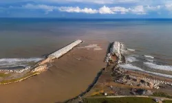 Sakarya’da deniz kahverengiye döndü: Sağanak etkili oldu