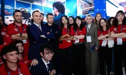 Mehmet Fatih Kacır ve Selçuk Bayraktar'dan IAC 2026'da stant ziyareti