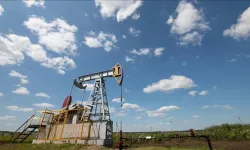 Brent petrol 105,43 dolara geriledi: IEA arzı genişletiyor
