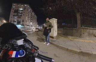 Böyle inat görülmedi!  ‘Önce sen geç’ inadı bir saat sürdü