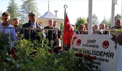 15 Temmuz'un kahraman şehidi Ömer Halisdemir kabri başında dualarla yâd edildi