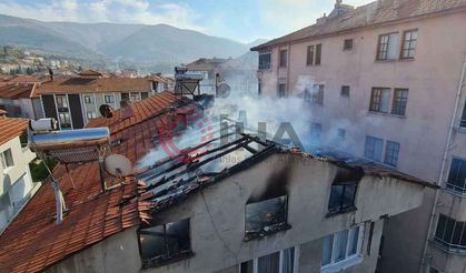 Mangaldaki ateş evi kül etti