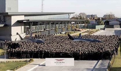 Türkiye'nin ilk insansız savaş uçağı Bayraktar Kızılelma'nın ilk uçuşu Baykar'da kutlandı
