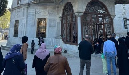 İstanbul'da vatandaşlar türbeleri ziyaret etti