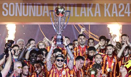 Süper Lig şampiyonu Galatasaray'dan üç kupalı kutlama