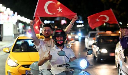 A Milli Futbol Takımı'nın Çekya zaferi kutlandı