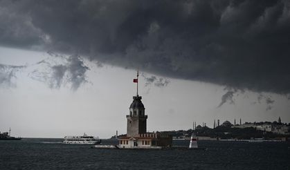 İstanbul'da sağanak: Bazı caddeler göle döndü!