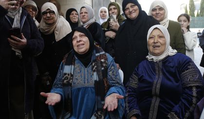 İsrail'in serbest bıraktığı 143 Filistinli Gazze'de: Sevinç gözyaşları sel oldu!