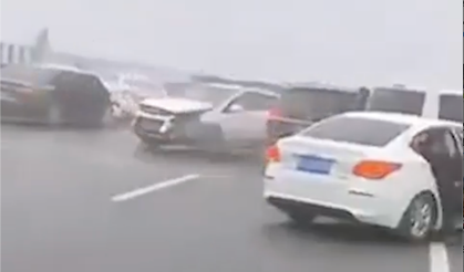 Çin’de 100 araçlık zincirleme kaza: Büyük panik yaşandı