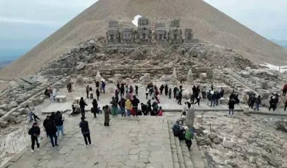 Bayramda Nemrut Dağı doldu taştı