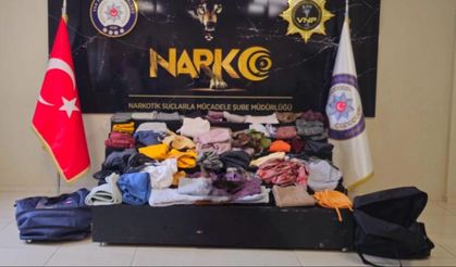 Sıvılaştırdıkları uyuşturucuyu kıyafetlere yedirdiler