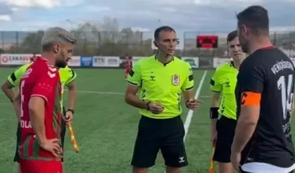 Hakemin futbolcuya söylediği şey maçın önüne geçti!