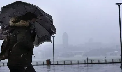 Şiddetli fırtına nedeniyle okullar tatil edildi