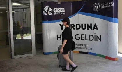 Bakan Bak'tan gençlere seyahat daveti